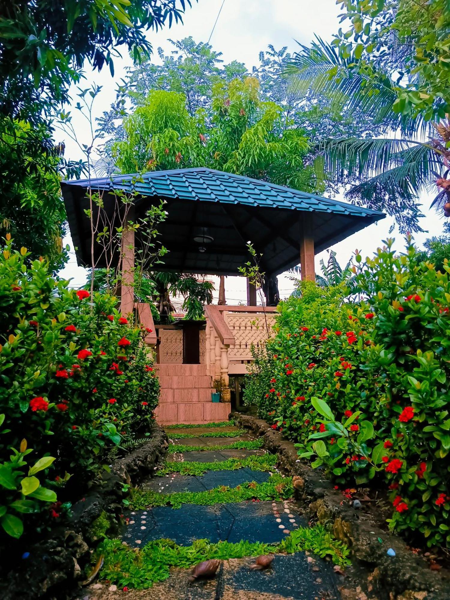 Monte Rio Gardens Bed & Breakfast Alaminos Exterior photo